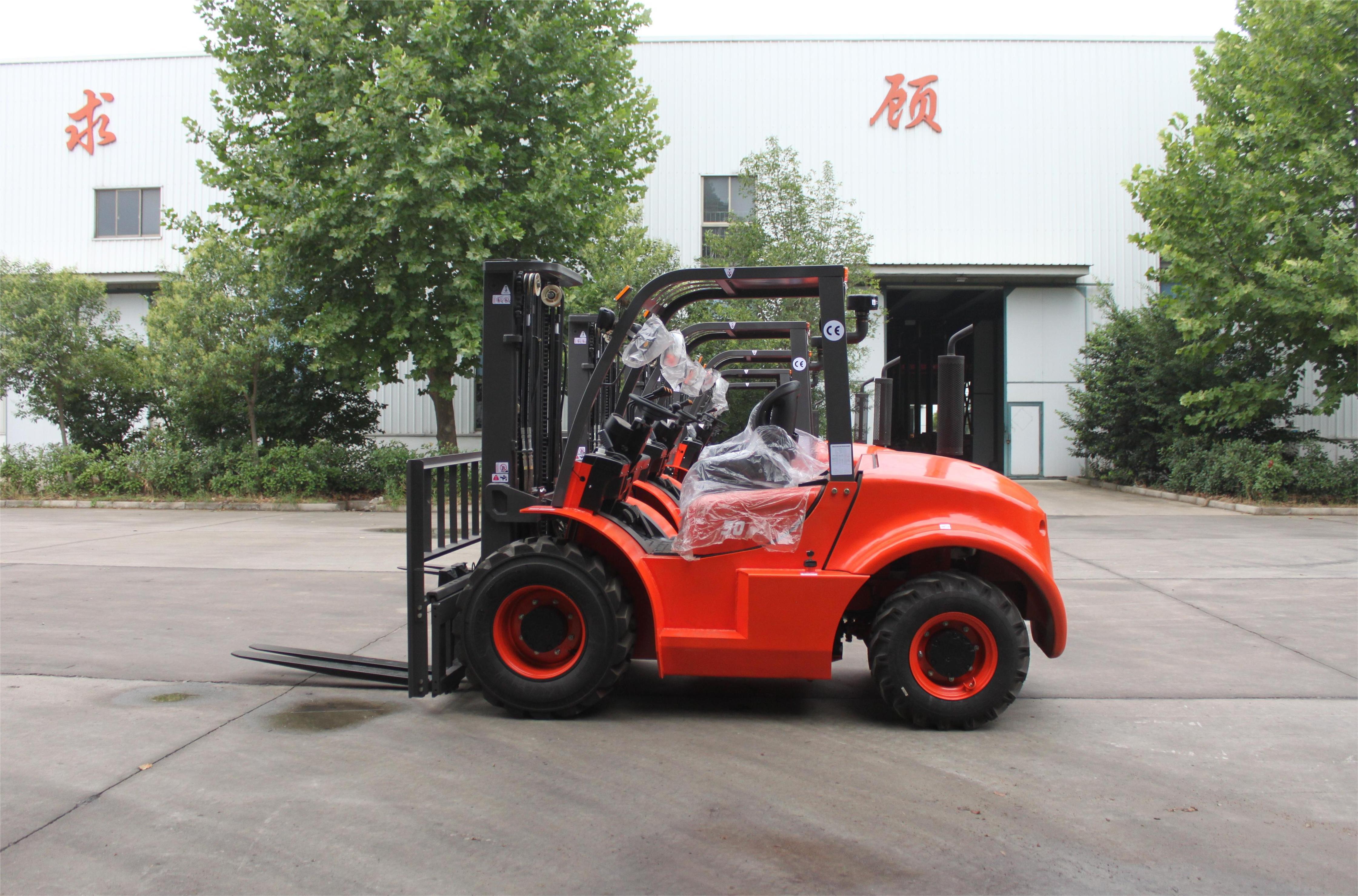 3吨四驱越野叉车